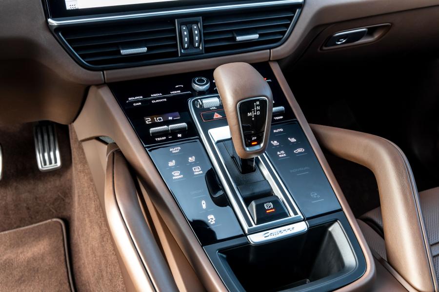 Детали интерьера Porsche Cayenne S Coupe 2019 года  (WW) (фото 30 из 40)